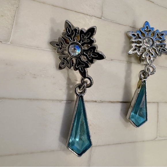 Frozen Elsa Snowflake Necklace, Earrings, Hair barrettes & Notepad w/pen - Picture 9 of 13